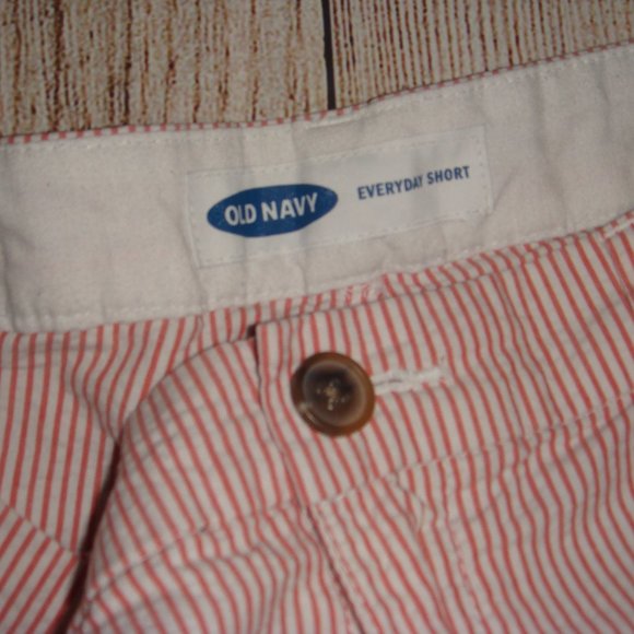 Old Navy Everyday Shorts Candystripe 10 - Picture 2 of 4